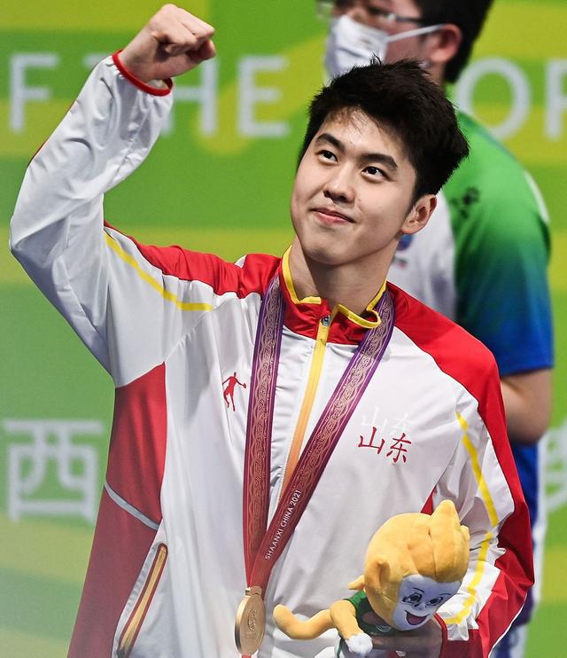 1zi5">程龙,男,2000年5月25日出生于山东省济南市,中国男子游泳运动员