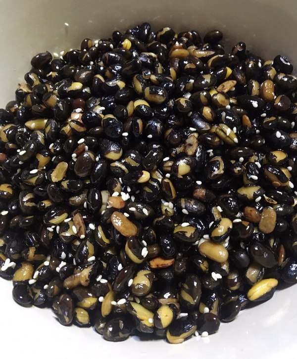  p data-id="gnayo4rn58">五香黑豆,是一道家常美食,制作原料主要有 a