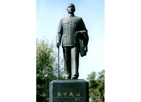 孙中山铜像