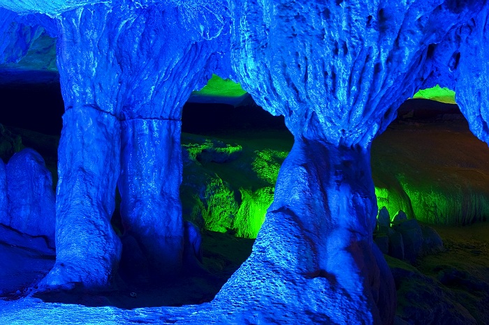  /a>醴陵市东郊王仙镇东有大山,三峰矗立,外形似狮,下有深洞,名三狮洞