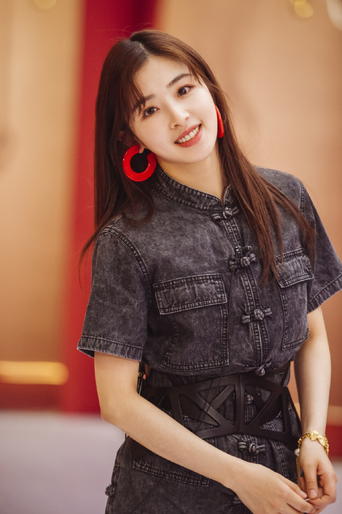  p>张含韵,1989年4月9日出生于四川省德阳市旌阳区,中国内地流行乐女