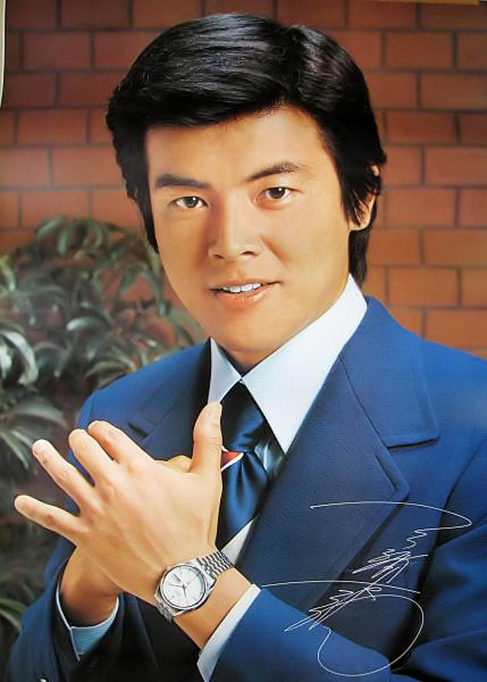 1952年1月28日出生于日本山梨县盐山市(后并入甲州市),日本影视男演员