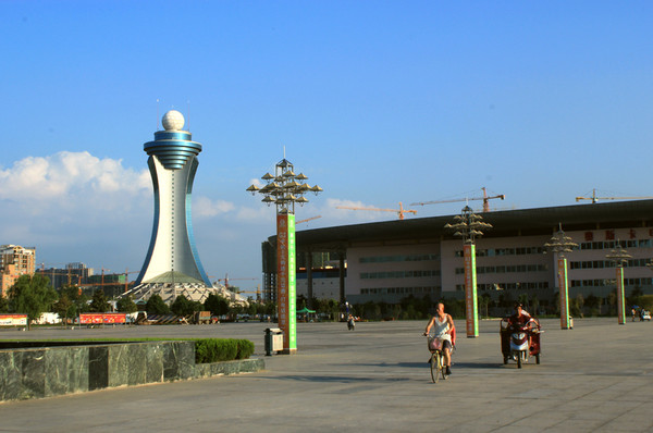  p data-id="gnhhdr696f">天中广场位于驻马店市开源大道与乐山大道
