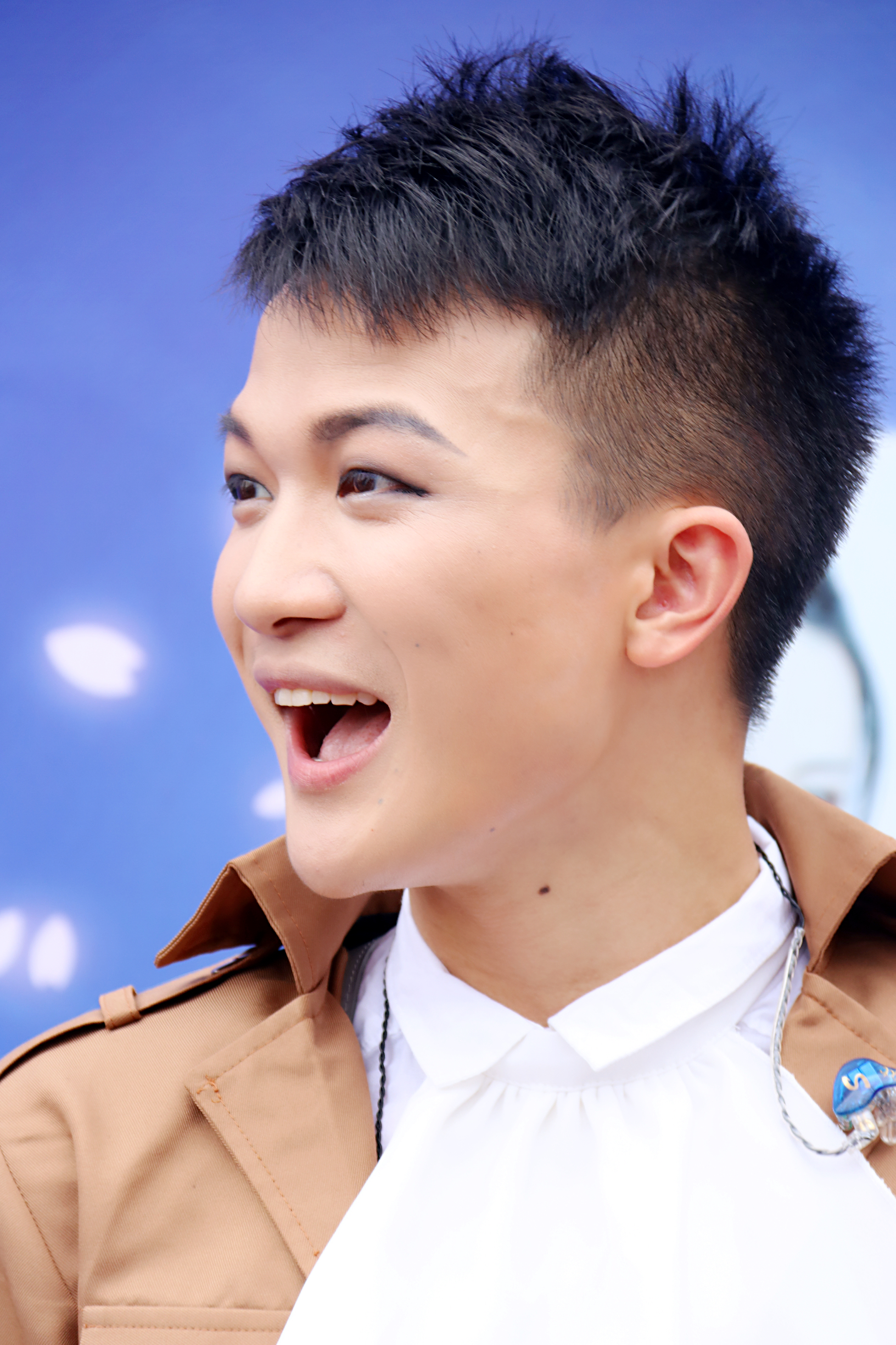 长于贵州贵阳,中国内地男歌手,2016年6月毕业于乌克兰 a target="