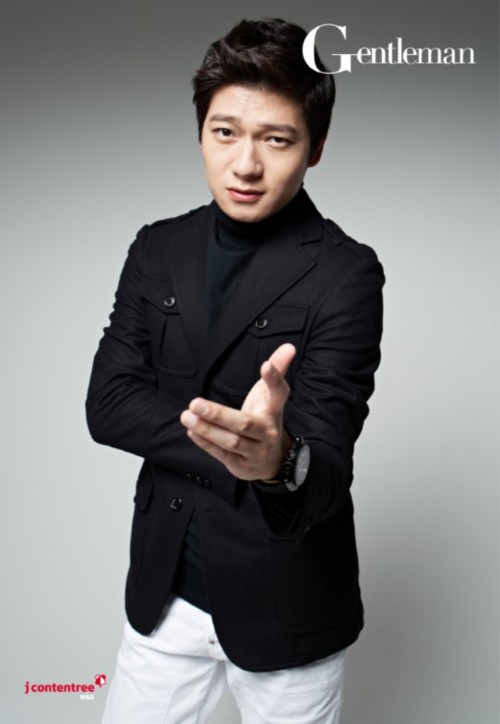 1984年3月4日出生于辽宁省鞍山市,在韩国发展的中国籍教师,艺人,主持