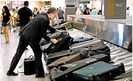  p>托运,是物流的一种形式,指托运人委托具有承运资质的公司将货物