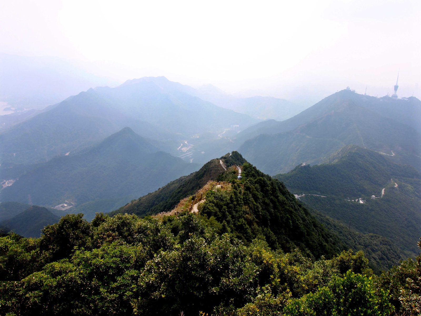  p>梧桐山风景名胜区位于东经113°17～114°18,北纬22°23～22