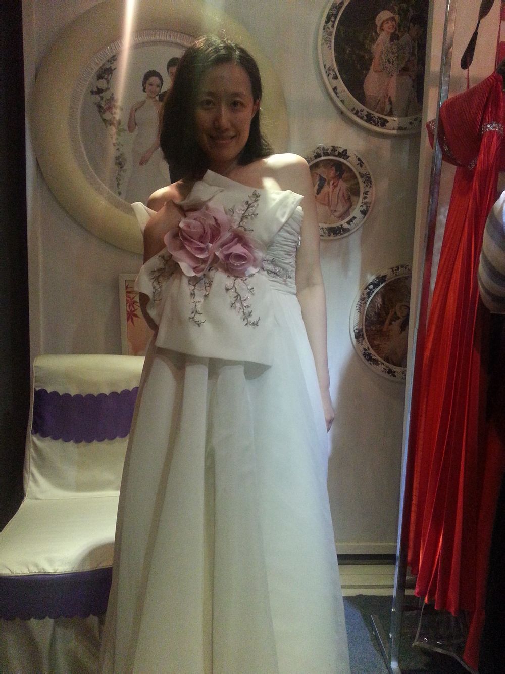 张艾,女性配音演员,重庆人,毕业于<a target