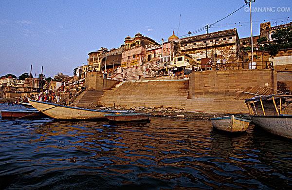 东,西高止山分别与 a target="_blank" href="/item/孟加拉湾/3