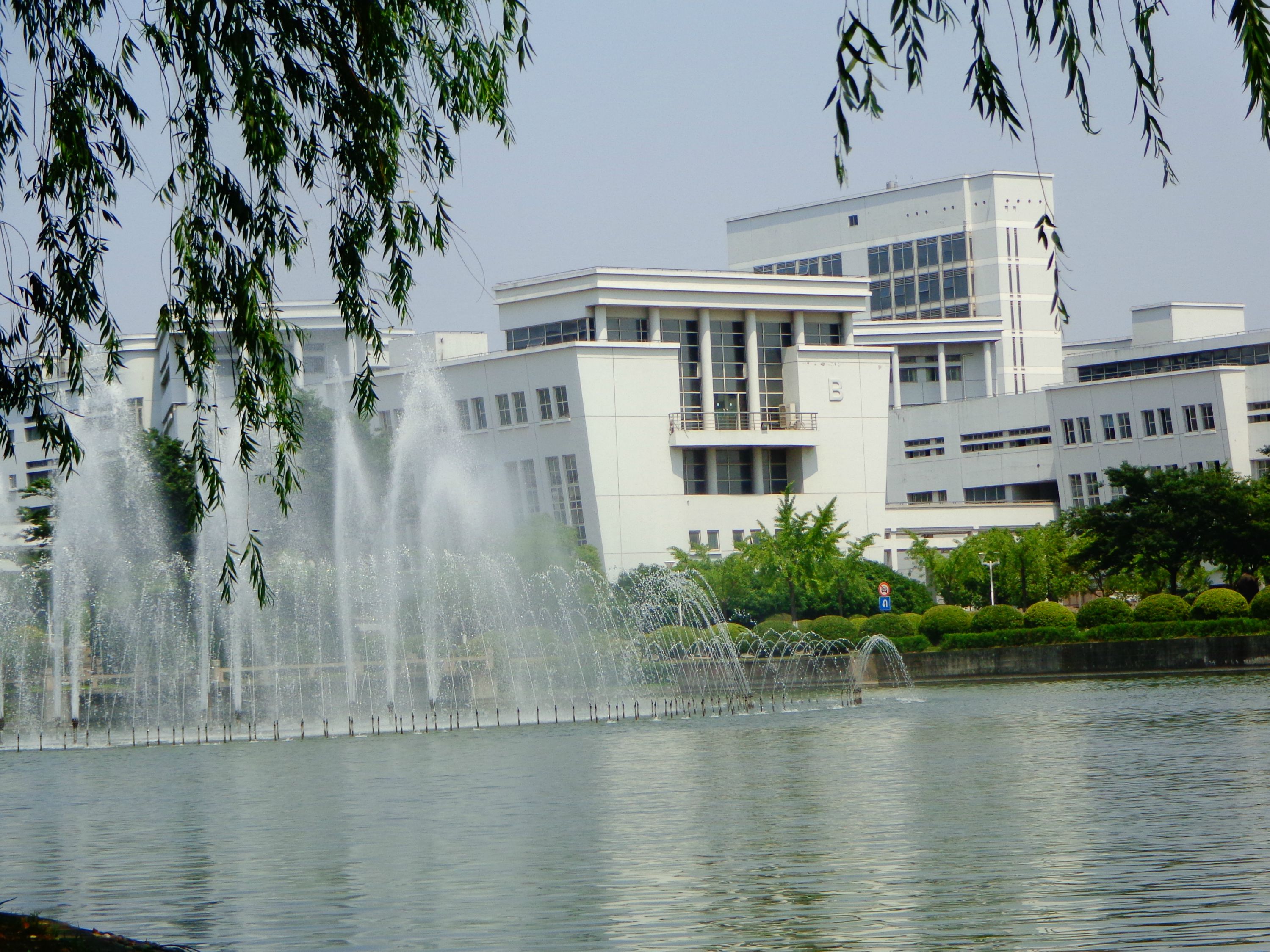 上海大学