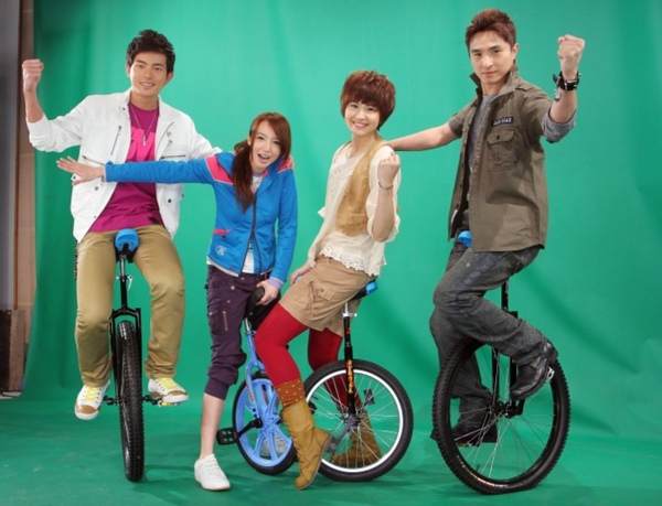  p>《飞行少年》是台湾华视于2011年04月10日首播的励志偶像剧,由于胡