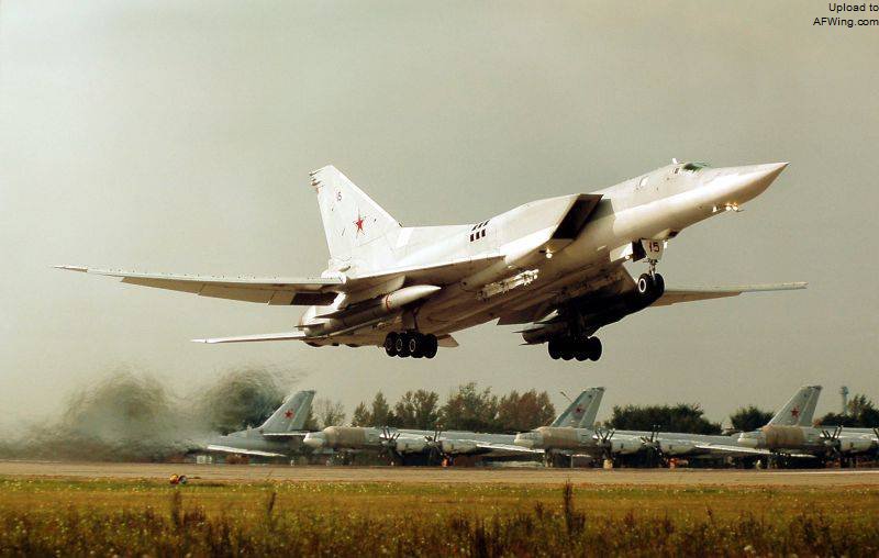  p>图-22m轰炸机(俄文:Ту-22М,英文:tu-22m,北约代号:backfire