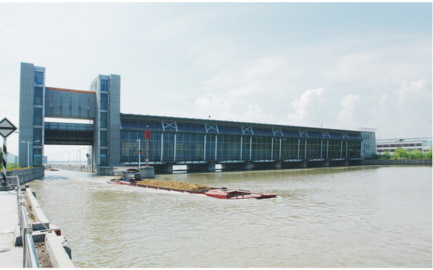  p>船闸,是指"通航建筑物"的一种.