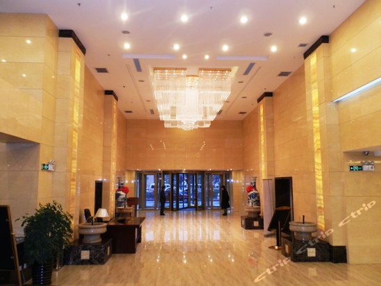  p>长春国际大厦酒店位于长春市中心的商业街上,1992年9月开业,2004年