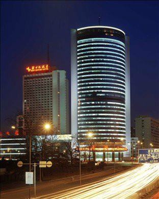 ="ti7dmpwenlpv">腾达大厦总建筑面积近10万平方米,由主楼和裙楼组成