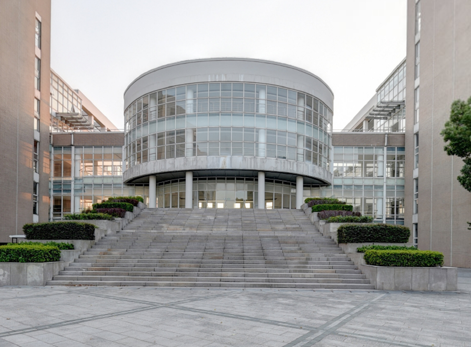  p>上海工程技术大学(shanghai university of engineering science)