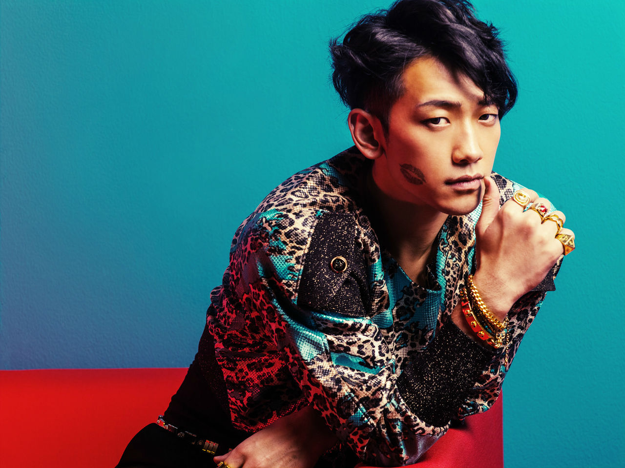  p>郑智薰(rain),1982年6月25日出生于韩国首尔,韩国流行男歌手,演员