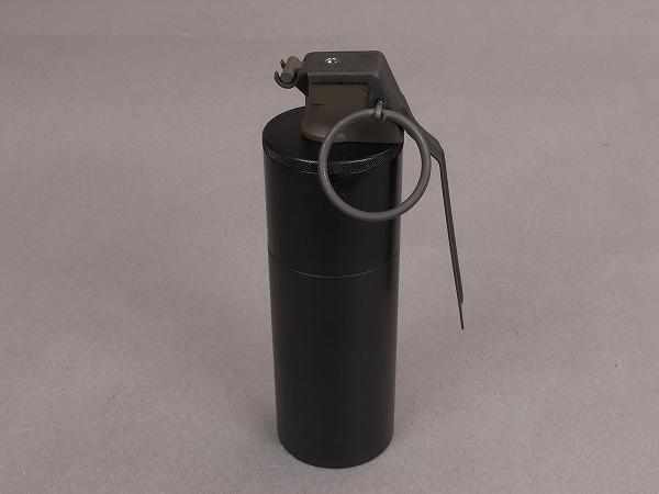  p>闪光弹(英文:flashbang)又称致盲弹,是一种以 a target="_blank"