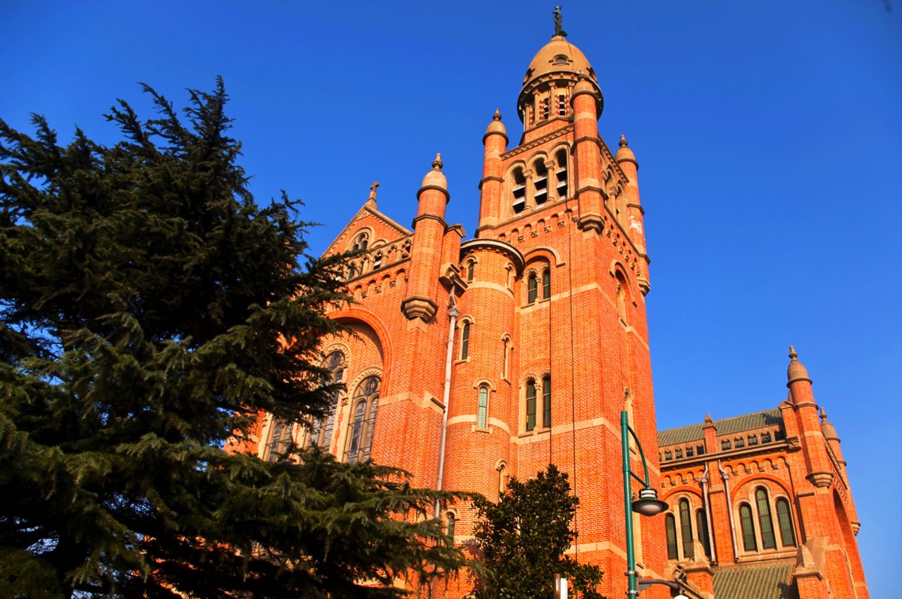 也称佘山天主堂,佘山圣母大教堂,远东圣母大殿,位于上海市松江区佘山