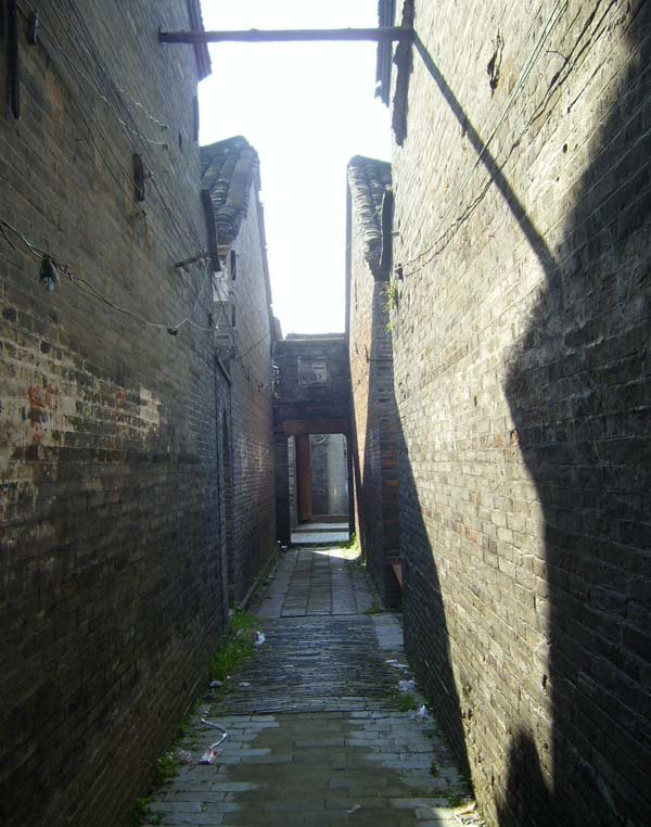  p>黄家大院,位于南宁市中尧南路88号,有一处清朝建筑,叫黄家大院