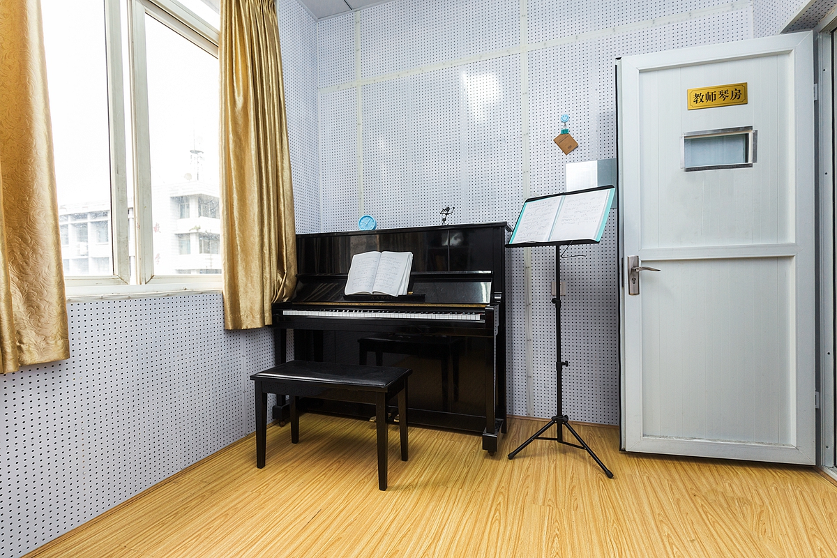 成都新亚艺术学校