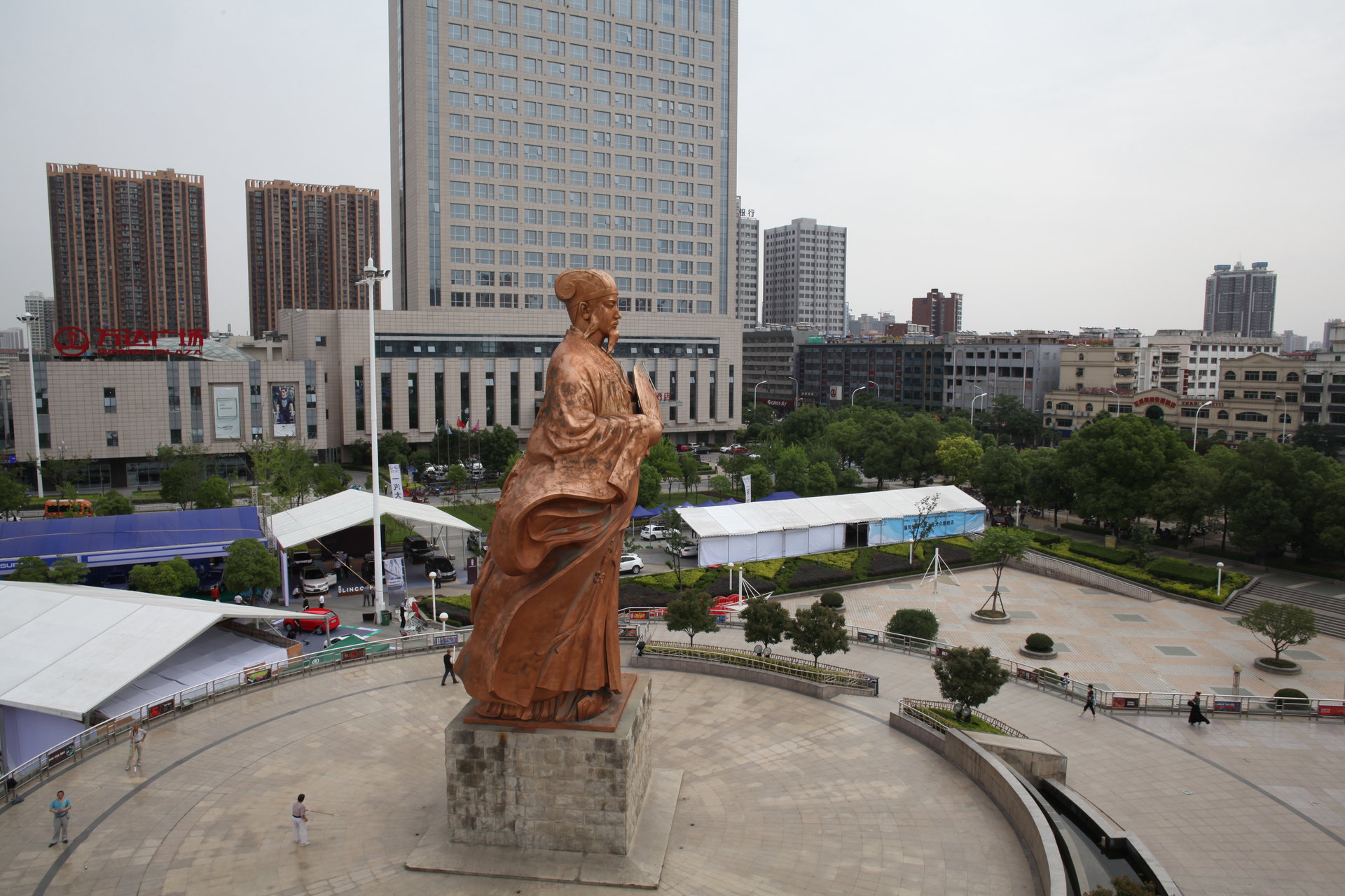  p>诸葛亮广场是湖北省 a target="_blank" href="/item/襄阳市