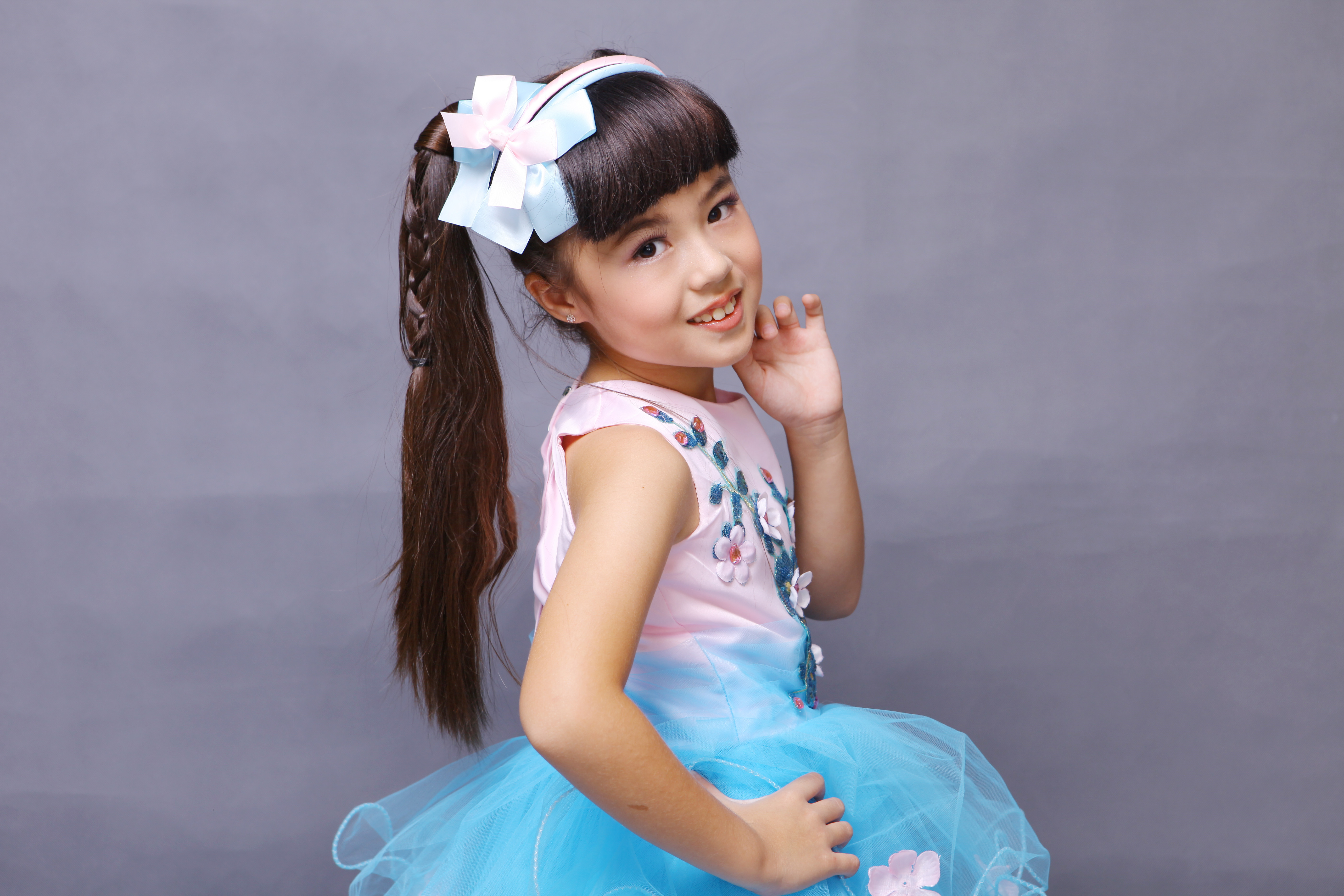  p>曾凯恬,小名恬恬,中美混血儿,童星,2005年3月30日出生于 a target=