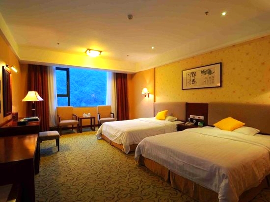  p>新丰云天海温泉度假村位于广东新丰县梅坑镇利坑角,占地4800亩.