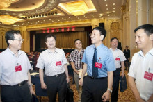 中国首席大检察官与法学教授交谈