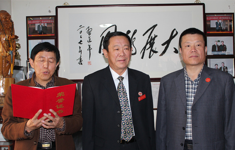 红旗飘飘书画院