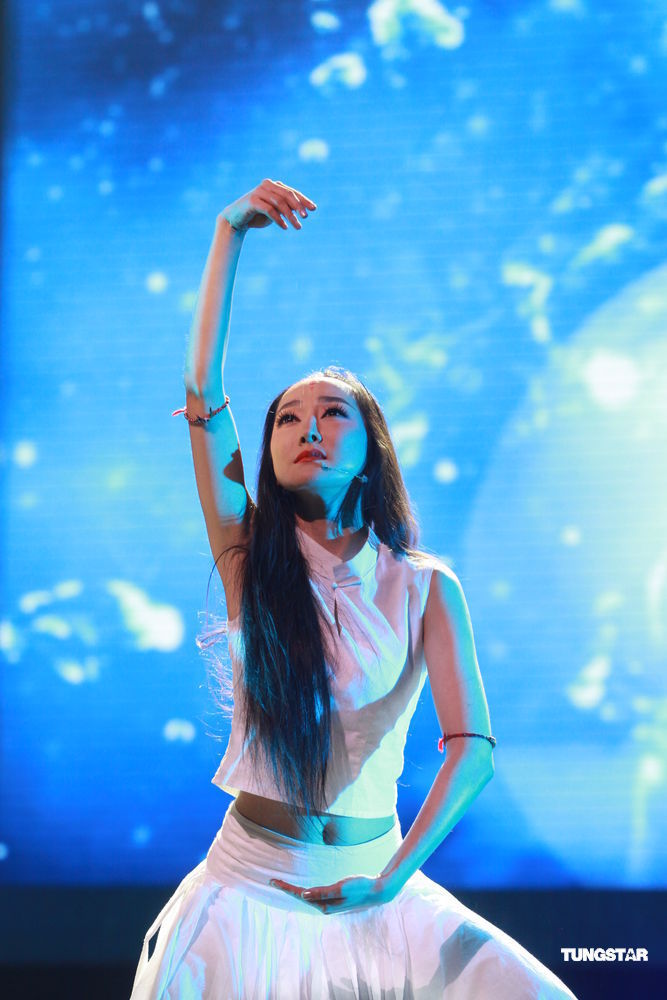  p>萨顶顶(sa dingding),原名周鹏,出生于河南省平顶山市,中国内地