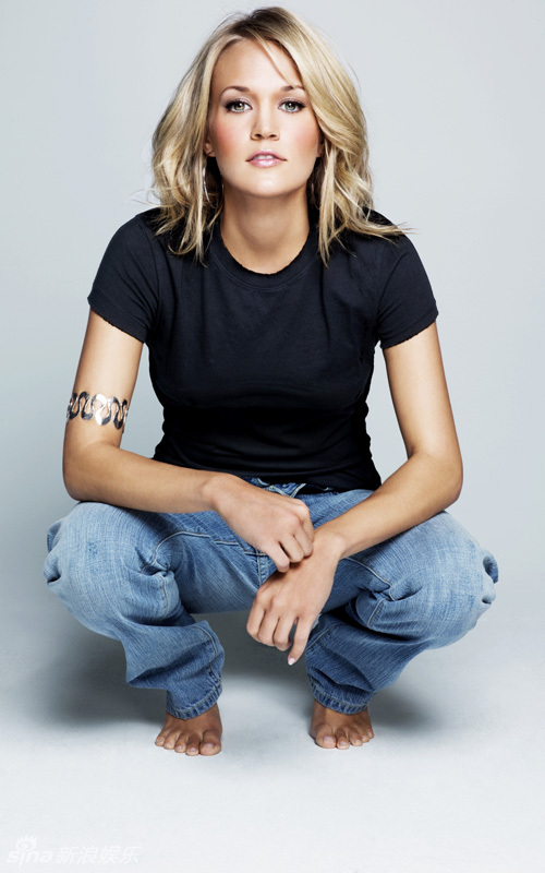  p>凯莉·安德伍德(carrie underwood),1983年3月10日出生于俄克拉