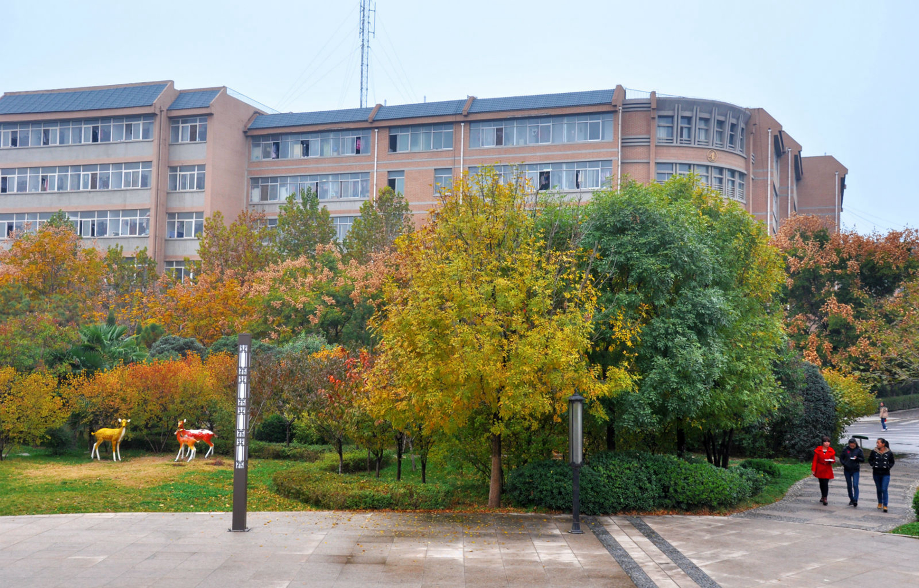  p>三门峡职业技术学院位于 a target="_blank" href="/item/三门峡市