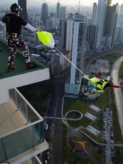 高楼逃生降落伞