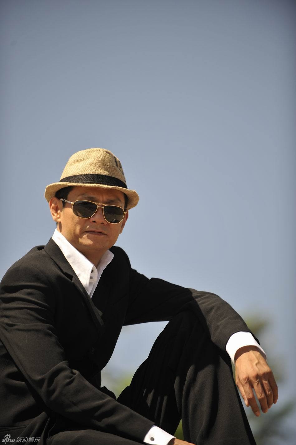  p>果靖霖 i>(原名果静林) /i>,1970年2月19日出生于北京市,中国内地