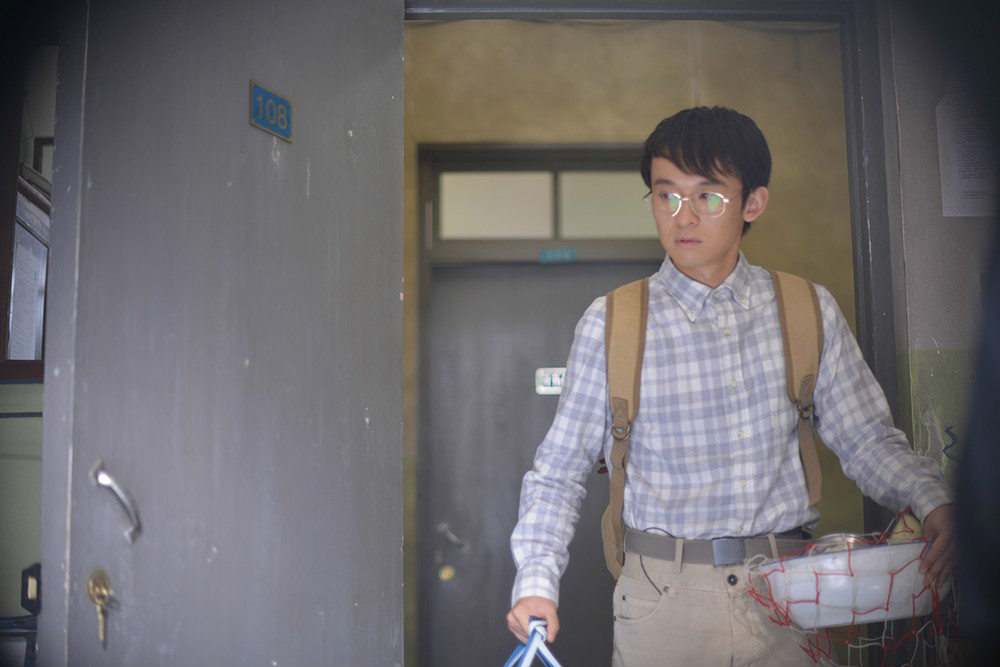 《少年班》是由 a target="_blank" href="/item/肖洋/4248962" data