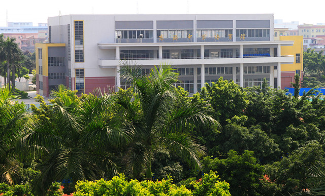  p data-id="gnhirttlyb">东涌中学位于广东省广州市南沙区 a target=