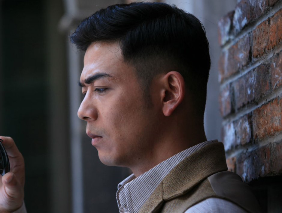  p>《穷追不舍》是陕西文投银海投资有限公司出品的青春偶像抗战剧,由