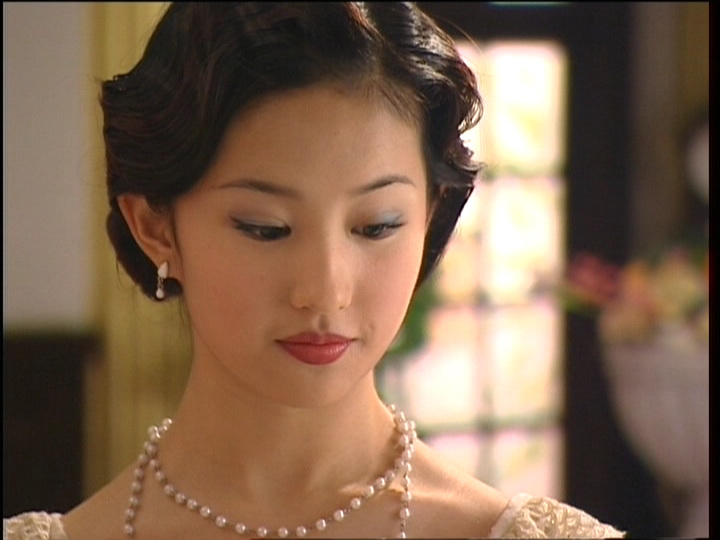  p>刘亦菲,1987年8月25日出生于湖北省武汉市,华语影视女演员,歌手