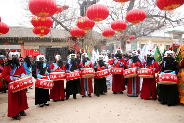 ="go0eah4xf4">花腔鼓是一种流行范围很窄但又影响广泛的传统民间鼓乐