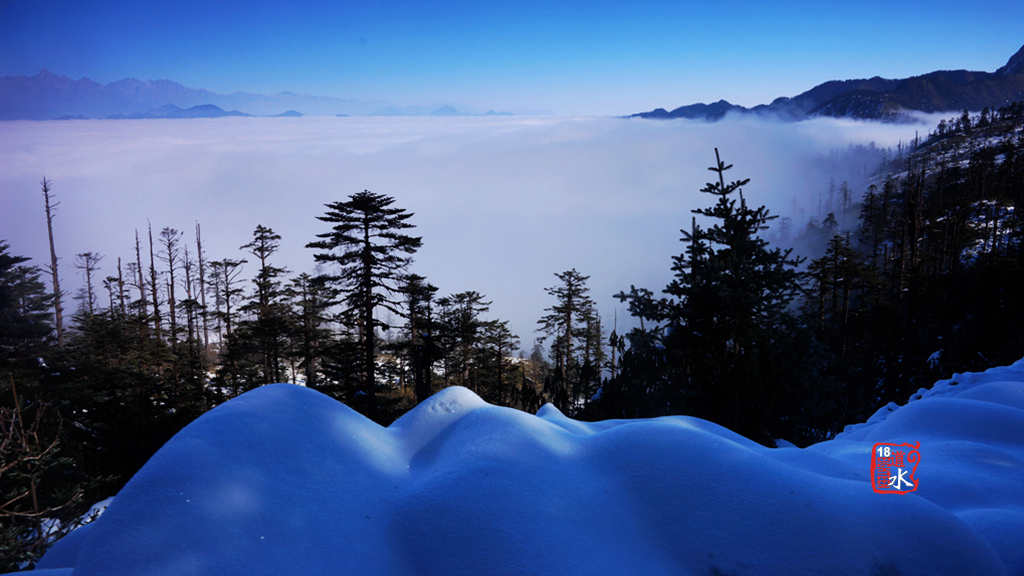 光头山,位于四川省雅安市天全县两路乡境内