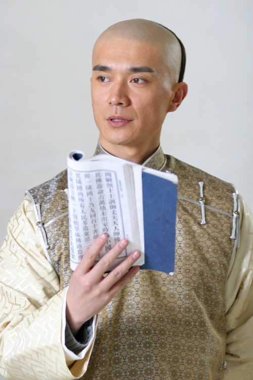  p>张明健,中国男演员,1972年5月25日出生于山东烟台,1996年毕业于 a