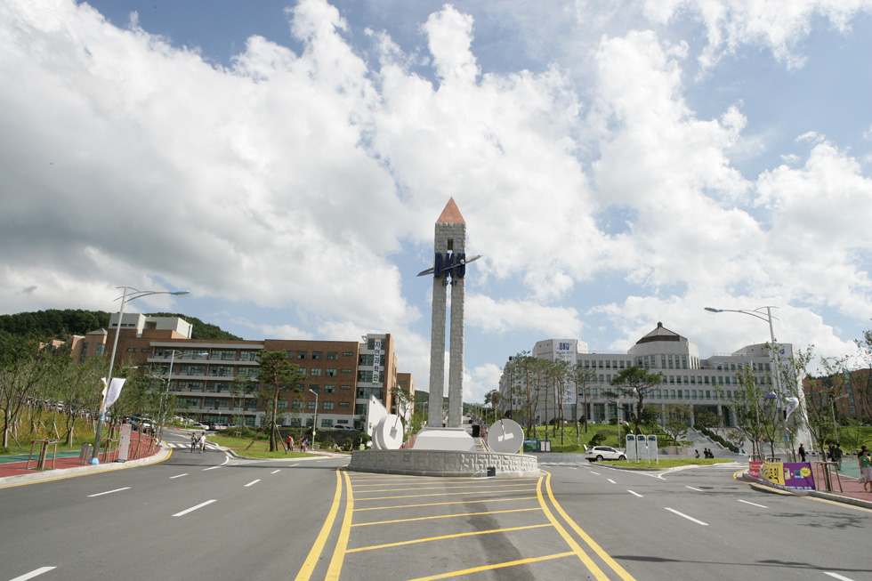university),简称"檀大",是一所创办于1947年,位于龙仁市水枝区的 a