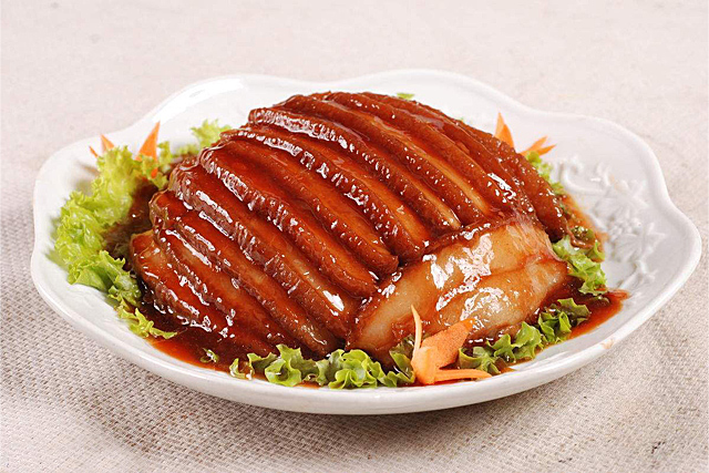 梅菜芋头扣肉