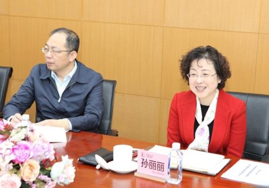  p data-id="gnbs92mtx1">孙丽丽,女,1961年11月出生于山东烟台,炼油