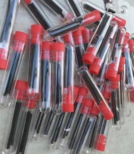 被列为第三代毒品,其中还有 "恰特草","笑气","小金瓶"