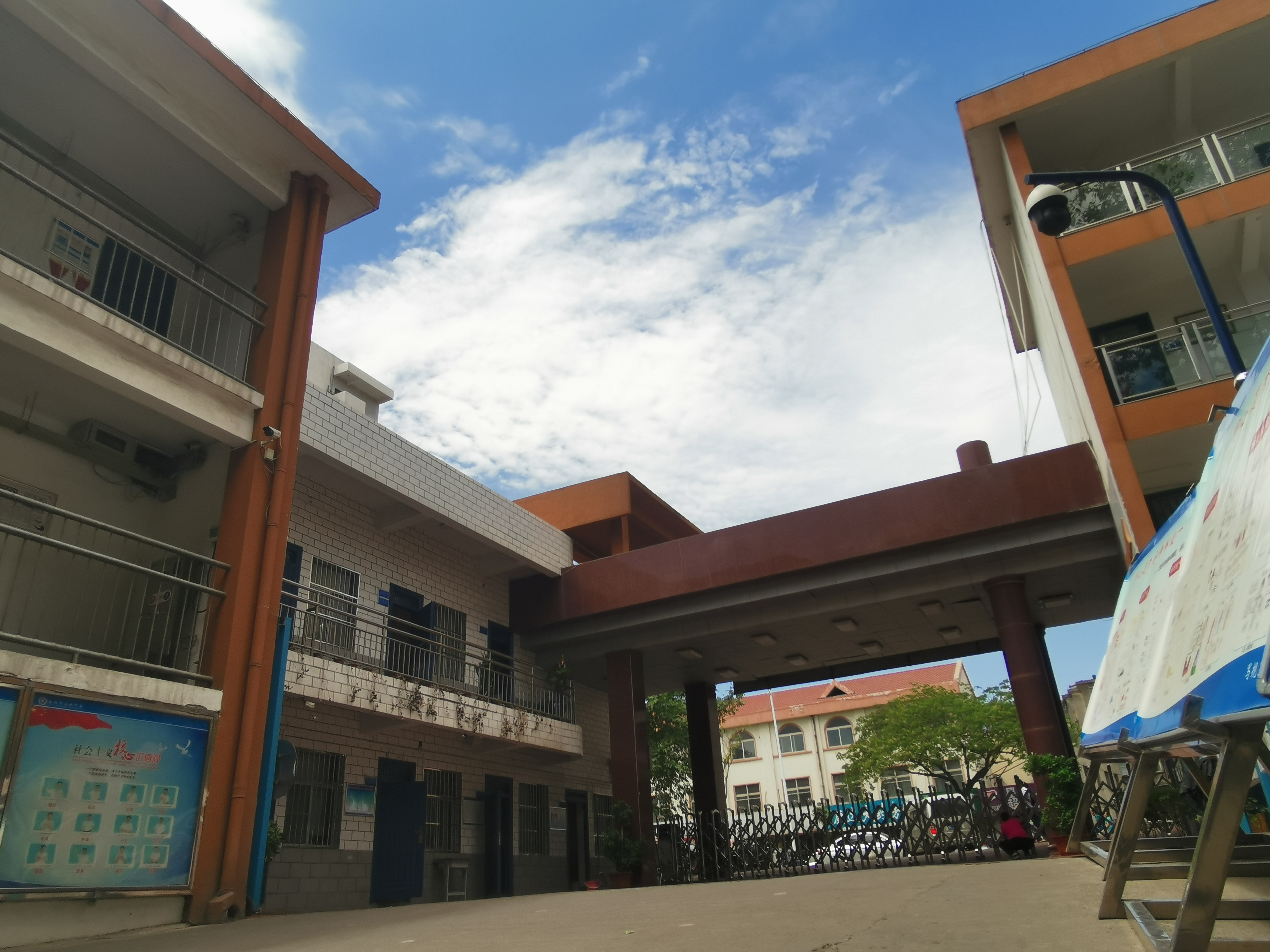 p>洛阳市实验中学(luoyang experimental middle school)原名洛阳市
