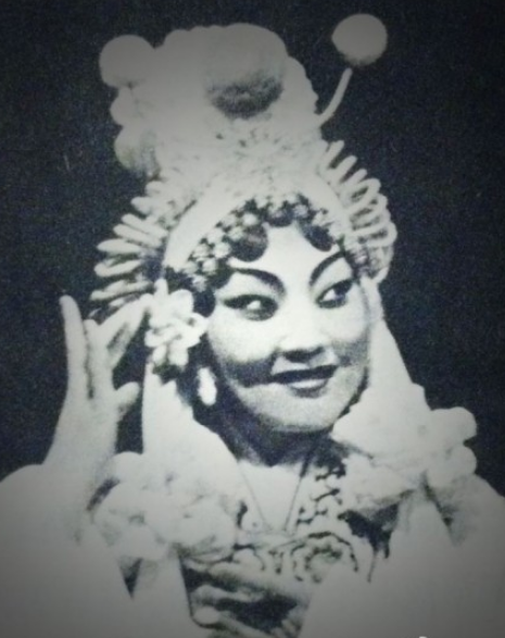  p>马金凤,原姓崔,小名金妮,1922年出生于山东省曹县, a target="