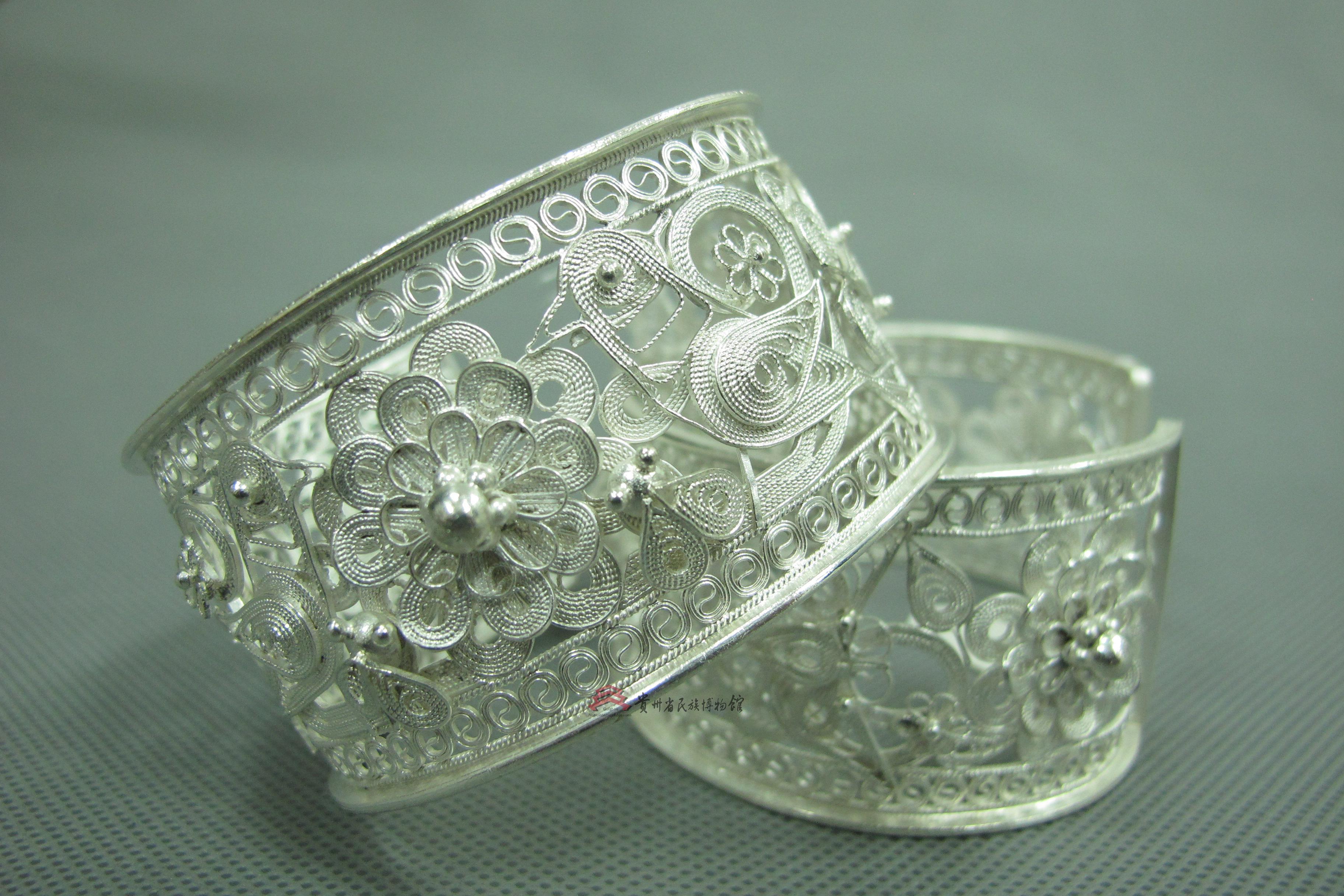 当代凯里苗族蝴蝶雀花银手镯