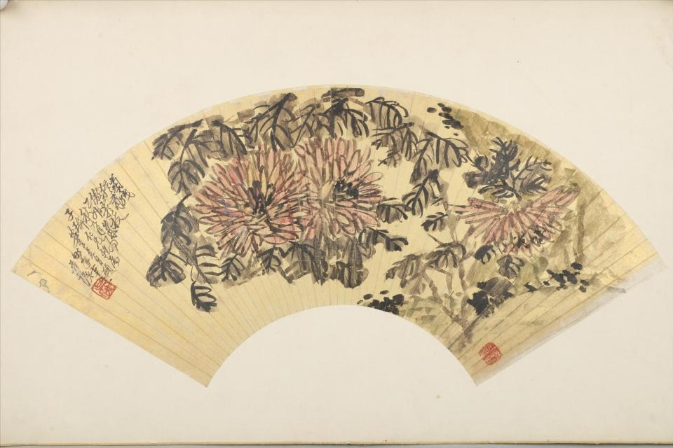 清吴昌硕款菊花扇面